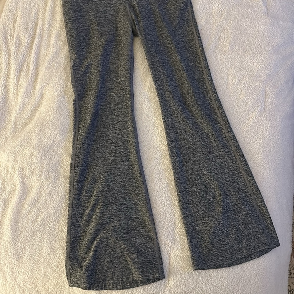 Year of Ours Maternity Flare Leggings Yoga Pants - Picture 6 of 6